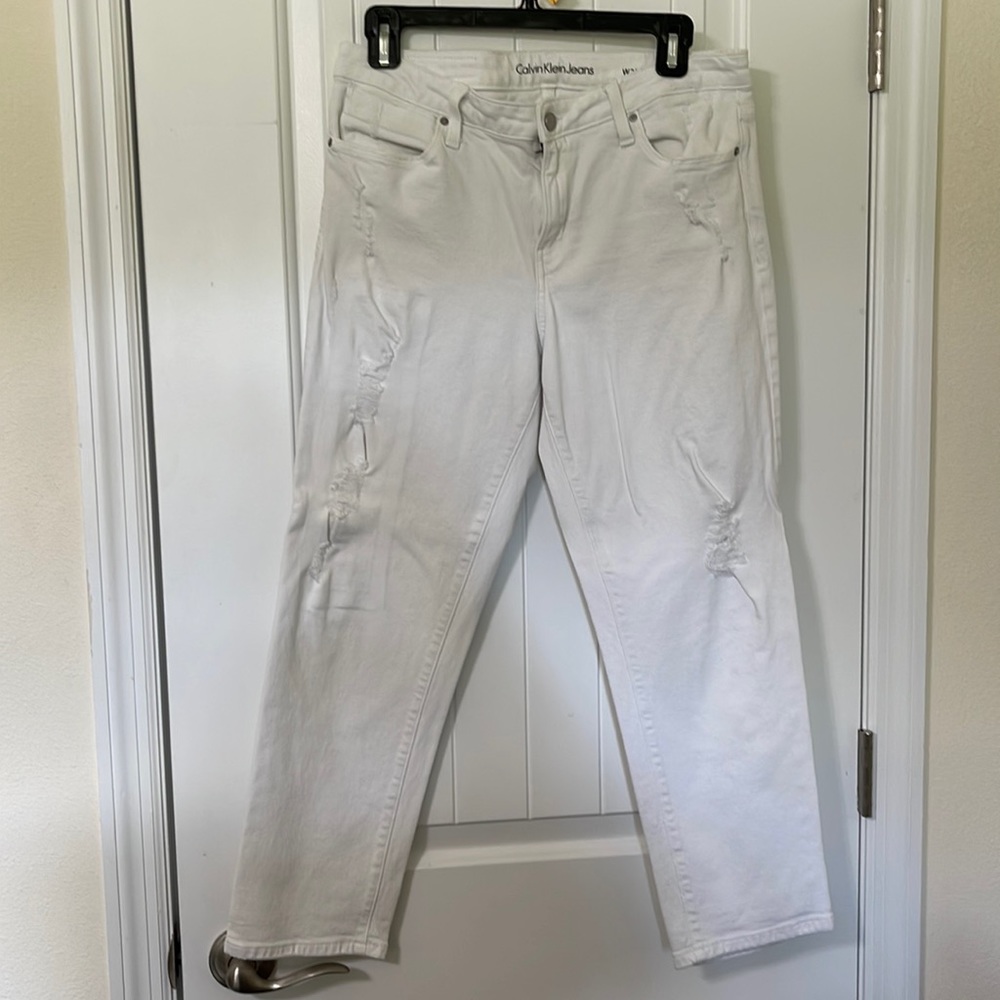 Calvin Klein White Boyfriend Fit Jeans. Size 29.